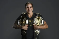 Profil Amanda Nunes,...