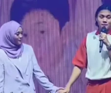 Minta Putri Delina Abaikan...