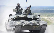 Tank T-84 Oplot yang...