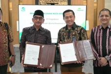 Perkuat Ekonomi Pesantren,...