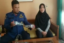 Resahkan Pemilik Rumah,...