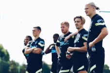 Debut Impresif Cetak...