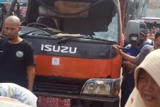 Truk Sampah Dirusak...