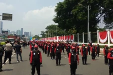 Gelombang Massa Terus...