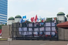 Sejumlah Buruh Panjat...