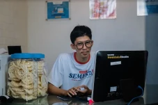 Raih Beasiswa, Anak...