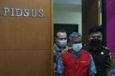 Tersangka Korupsi di...