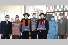 Cerita 2 Wisudawan Anak...