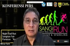 Kemendikbudristek Kenalkan...