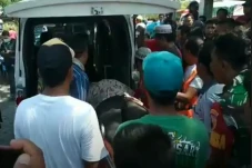 Avanza Dihantam Kereta...