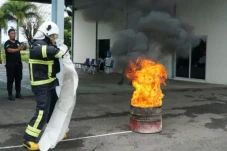 Personel ARFF Bandara...