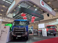Canggih, Truk UD Trucks...
