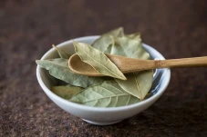 5 Daun yang Bisa Menurunkan...