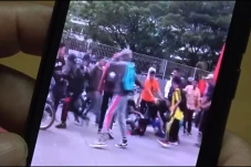Pelajar Makassar Dikeroyok...