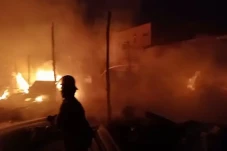 Sukabumi Membara, Gudang...