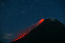 Gunung Merapi Alami...