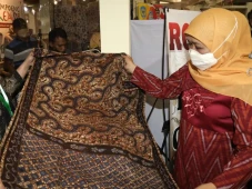 Gubernur Khofifah Raih...