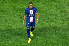 PSG Kerepotan Lawan...