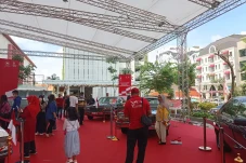 Antusias, Pengunjung...