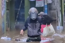 Cuaca Jakarta Panas,...