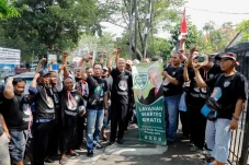 Bersama Kowarteg, Sopir...