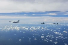 China Kembali Gelar...
