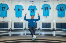 Sergio Gomez Resmi Berseragam...