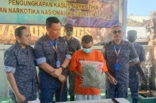 Ambil Paket 1,5 Kg Ganja,...
