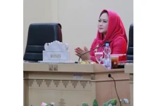 Bupati Winarti Hadiri...