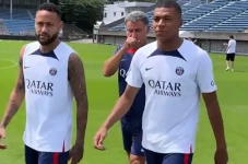Perseteruan Neymar vs...