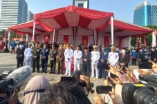 Anies ke Peserta Upacara...
