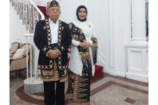 Maruf Amin Pakai Baju...