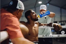 Demi Lucuti Sabuk Juara...