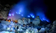 Fenomena Api Biru di...