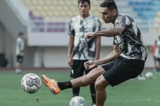 Bhayangkara FC vs Persis...