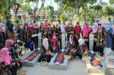 Kenang Jasa Pahlawan,...