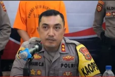 Foto Syur Anaknya Disebar...