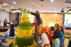 Rayakan HUT, Mercure...
