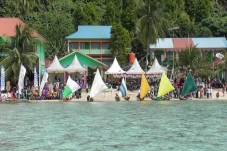 Jaga Tradisi Nenek Moyang,...