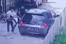 Terekam CCTV Bobol Rumah...