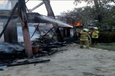 Putri Duyung Ancol Terbakar,...