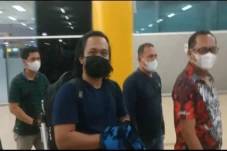 Suami Istri Pemilik...