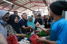Sambangi Pasar di Aceh,...