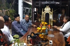 Datangi Kediaman Ketua...