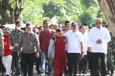 Seluruh Kelompok Masyarakat...