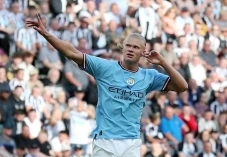 Erling Haaland Sentuh...