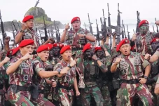 Lulus Pendidikan Komando,...