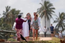 Sri Lanka Bidik Turis...
