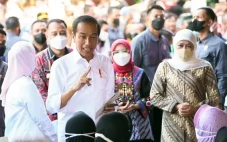 Gubernur Khofifah Lengkapi...