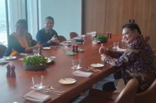 Hary Tanoesoedibjo Makan...